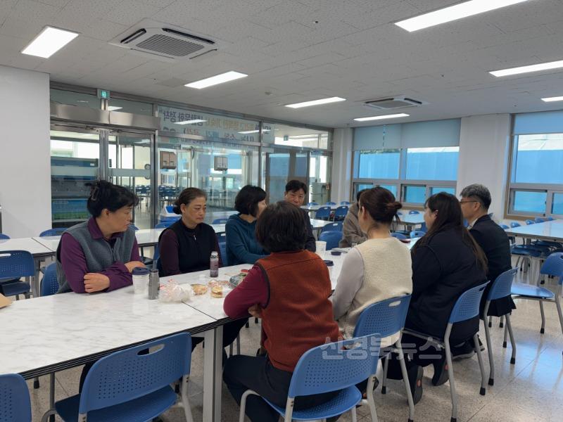학교급식 간부공무원 점검 보도자료 사진1.jpeg