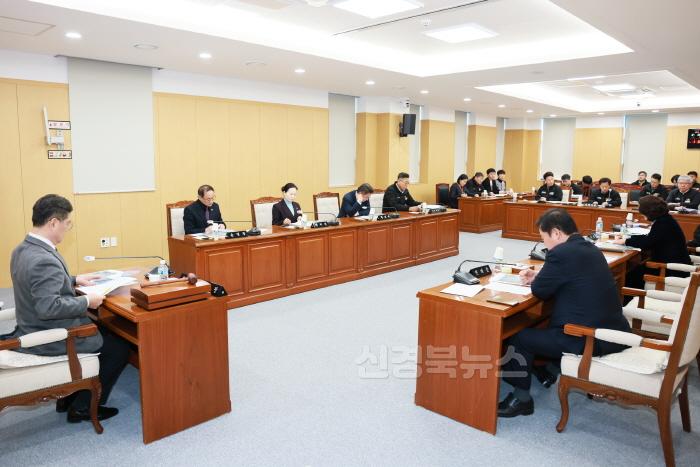 [크기변환]250226보도자료(청송군의회, 2025년 제1차 의원간담회 개최) (1).JPG