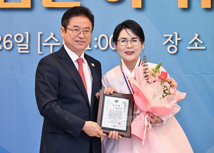 [크기변환]1._제15대%U202216대_한국여성농업인_경상북도연합회1.jpg