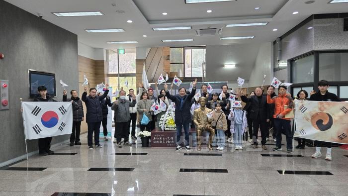 [크기변환]1-2. 박열의사기념관 3.1절 기념행사 만세삼창.jpg
