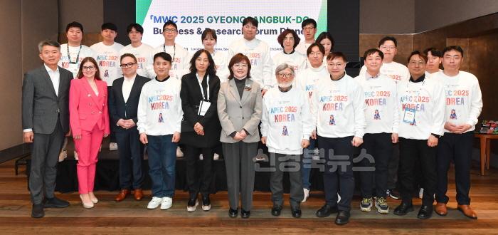 [크기변환]3._MWC_참가기업_현지_계약식_2.jpg