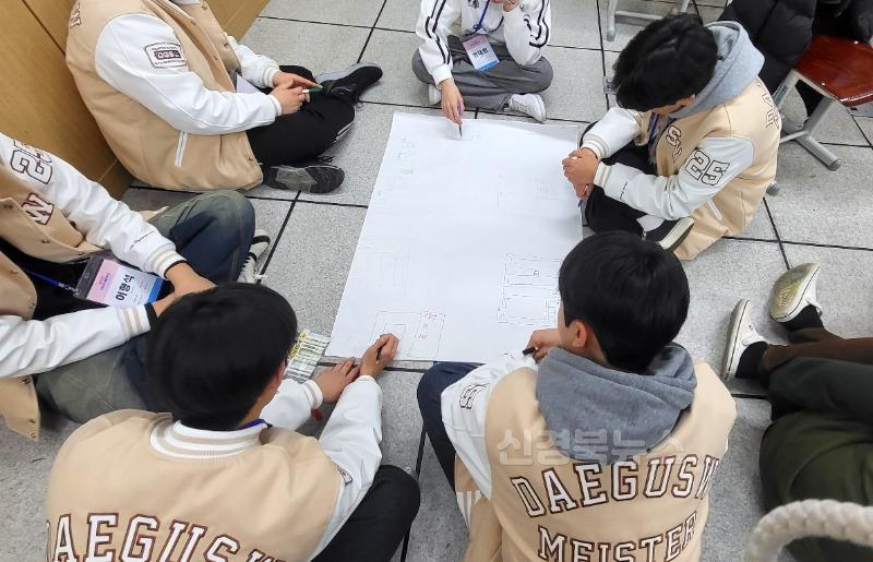2025년 3월 5일_달성군청소년상담복지센터 솔리언 또래상담 프로그램 운영 사진(지난달 17일 대구소프트웨어마이스터고등학교 신입생을 대상으로 진행된 오리엔테이션) (1).jpg