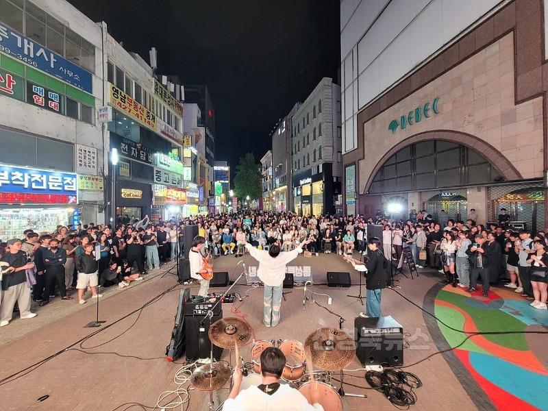 [붙임2] 동성로 청년버스킹 공연(동성로 청년버스킹 1).jpg