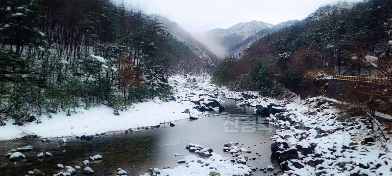 (포토뉴스)불영계곡 설경1.jpg
