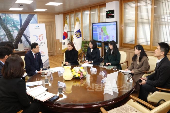 [크기변환]2_주낙영 경주시장 홍콩경제무역대표부 대표 접견_02.jpg