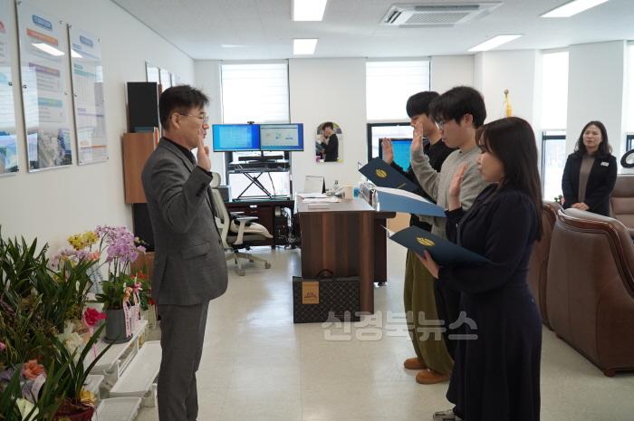 [크기변환][교육지원과] 예천교육지원청, 2025.3.10.자 초등 신규교사 임명장 수여식 개최 (1).JPG