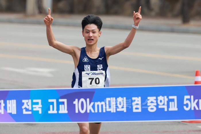 [크기변환](예천군)제11회 도효자배 전국 중고 단축마라톤대회 성료 (4).JPG