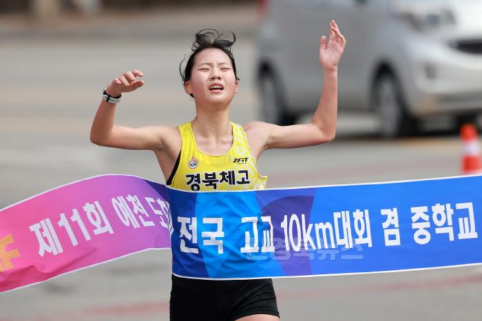 [크기변환](예천군)제11회 도효자배 전국 중고 단축마라톤대회 성료 (5).JPG