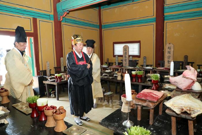 [크기변환]0310 2025년 향교 춘계 석전대제 봉행 (1).JPG