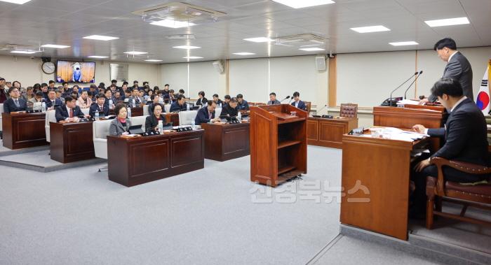 [크기변환]1-1 제290회 영주시의회 임시회 제1차 본회의.jpg