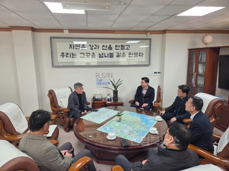 1-1_김광열 영덕군수, 부산국토관리청 찾아 현안사업 논의.jpg