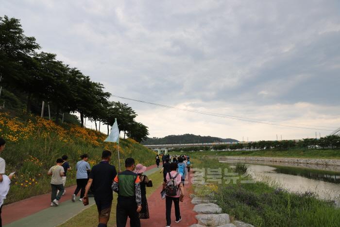 [크기변환]김천시,‘우리 동네 걷기왕!’모바일 대항전 개최-건강증진과(사진3).JPG