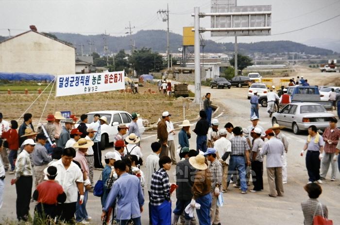 [크기변환]2001_달성군청 직원 농촌 일손돕기.JPG