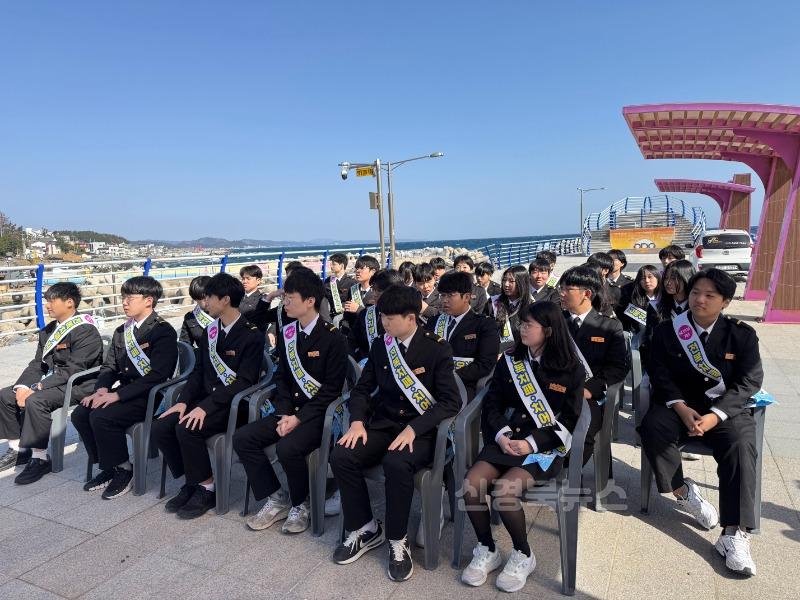 [한국해양마이스터고] 해양환경 보호 운동 및 전복 치패 방류 행사 사진2.jpg