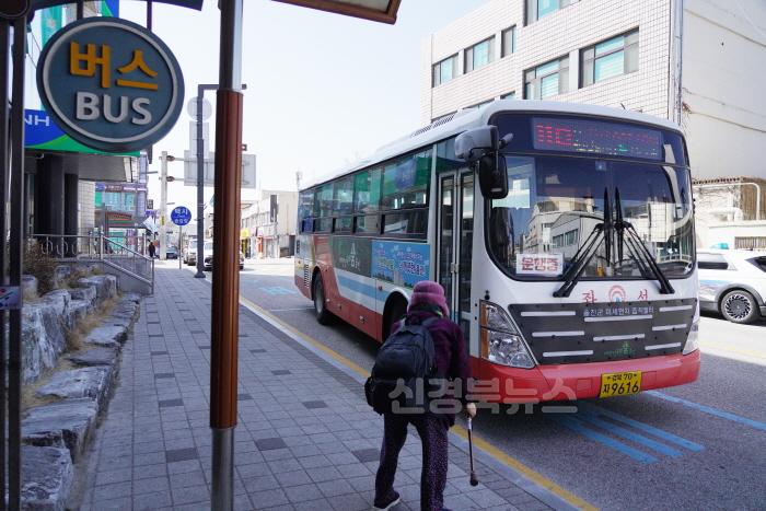[크기변환]농어촌버스 무료 시행 버스 탑승3.JPG
