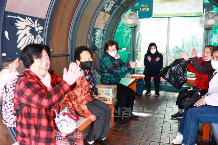 [크기변환]농어촌버스 무료 시행 버스 탑승2.JPG
