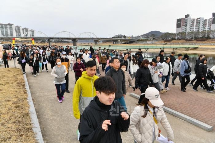 [크기변환]영주-1-5 2025 영주시민건강 걷기대회 출발 모습.jpg