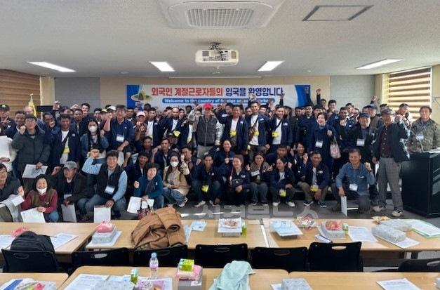 04의성군제공 계절근로자 입국.jpg