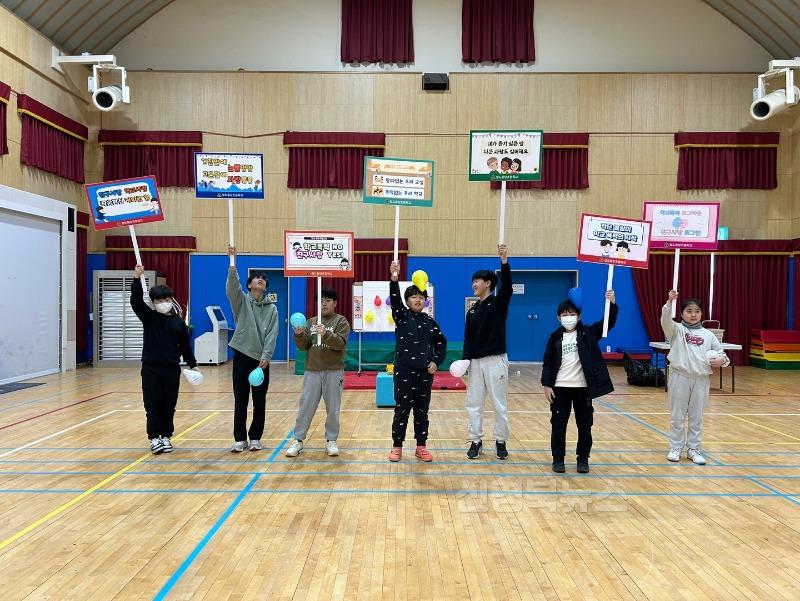 [청도중앙초]'펑! 하고 날려버려. 언어폭력!' 캠페인 운영1 (1).jpg