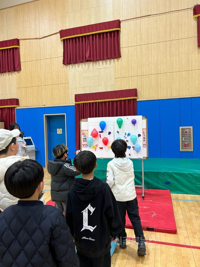 [청도중앙초]'펑! 하고 날려버려. 언어폭력!' 캠페인 운영2.jpg