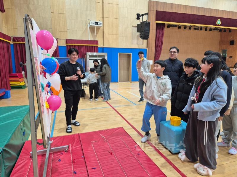 [청도중앙초]'펑! 하고 날려버려. 언어폭력!' 캠페인 운영3.jpg