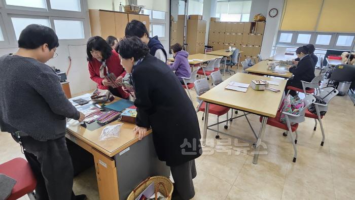 [크기변환]영주-1-2 영주시평생학습센터 상반기 시민교육 사진(규방공예).jpg