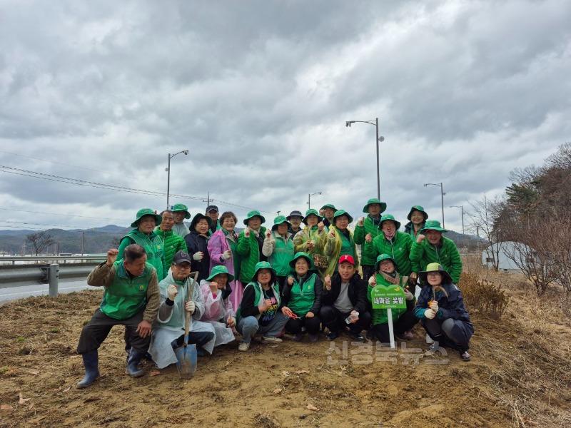 성주군사진(용암면 새마을회  쾌적한 환경 실천운동 눈에띈다).jpg