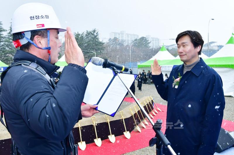 [경산시보도자료]ICT융복합 어린이 재활기기 실증센터 착공식 개최(2).JPG