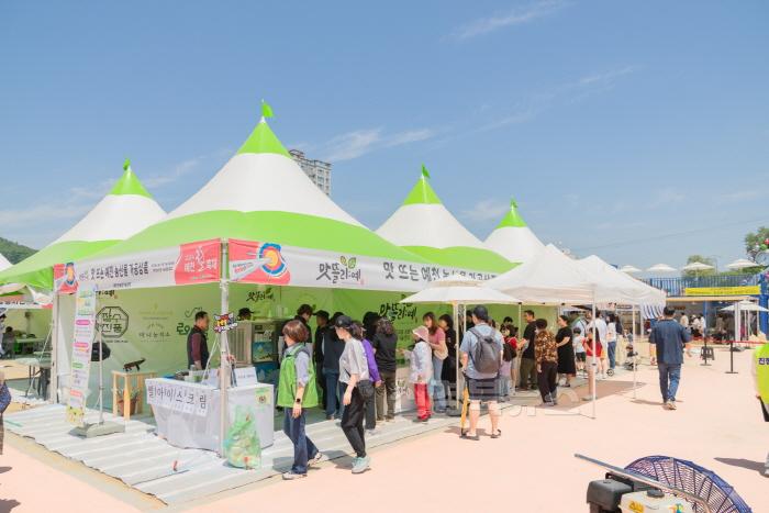 [크기변환](예천군)(재)예천문화관광재단 2025 예천활축제 활력마켓 부스 참가자 모집 (1).jpg