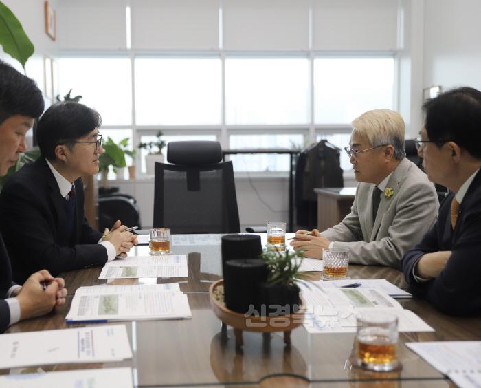 [크기변환]총무과)청도군, 내년 국가예산확보 총력 대응(정영준 행안부 기획조정실장).jpeg