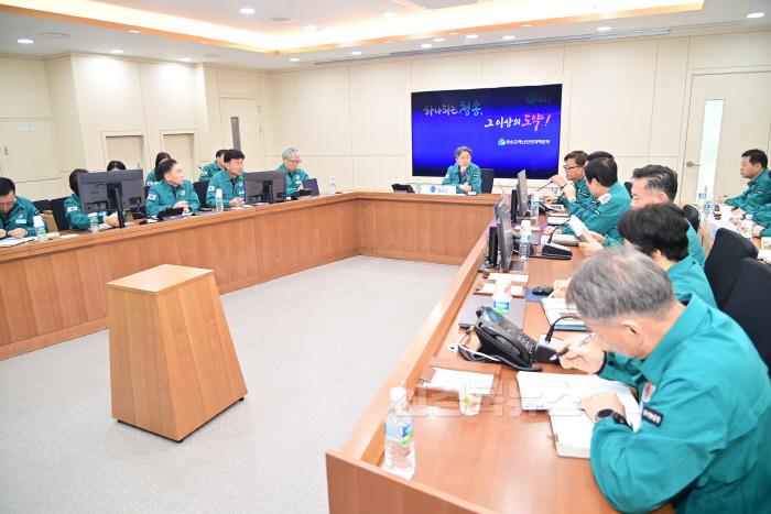 [크기변환]250323보도자료(청송군, 산불 대응 비상간부회의 소집 및 총력 대응-비상간부회의) (1).JPG