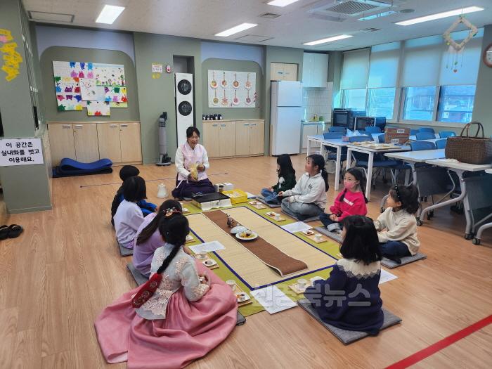 [크기변환]1.경북교육청, 교육복지종합계획 추진으로 빈틈없는 복지 구현에 힘쓴다(늘봄학교 운영 모습)_01.jpg