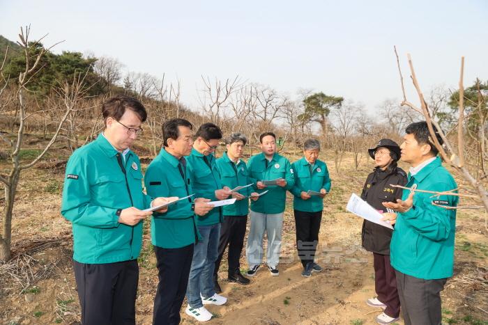 [크기변환]제285회 구미시의회 임시회 폐회중 산업건설위원회 영농부산물 처리지원단 격려 및 현장 점검.jpg