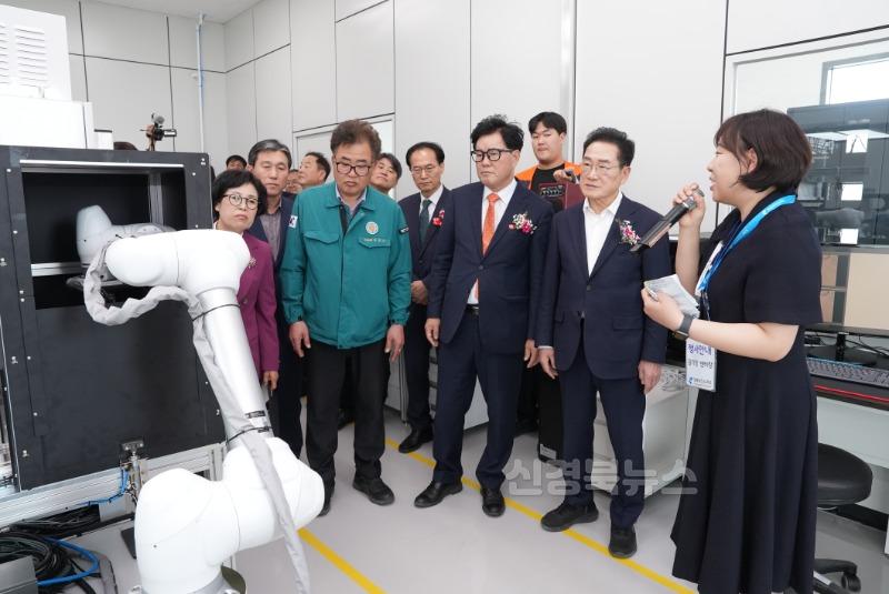 11 [사진] 영천시, 지능형 IoT부품센터 준공 (2).jpeg