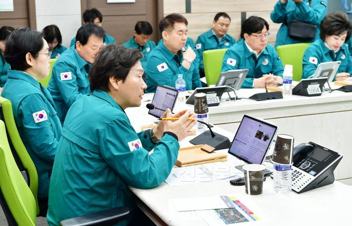 [크기변환][경산시보도자료]산불 예방 총력’조현일 시장, 긴급대책회의 소집(2).JPG