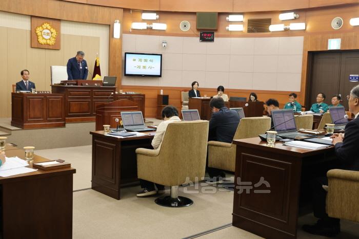 [크기변환]2. 봉화군의회, 제271회 임시회 개회 (1).JPG