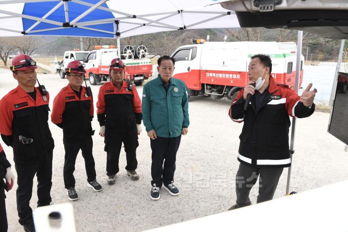 [크기변환]0327 문경시 사진자료(문경시, 의성 산불 확산 대비 대응태세 점검 및 사전준비 총력!) - 산림녹지과1.jpeg