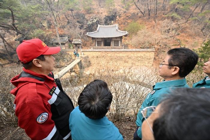 [크기변환]1._25일_만휴정_현장화재예방_지휘사진.jpg