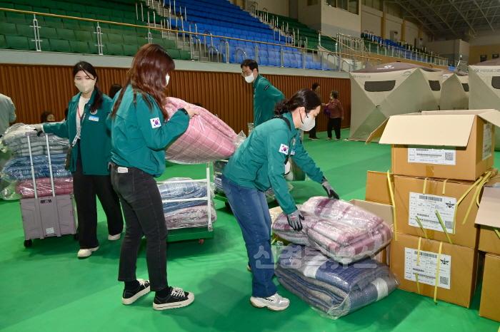 [크기변환]250328보도자료(청송군  28일 산불 진화 89% 완료 잔불정리 및 피해 복구 총력) (10).jpg