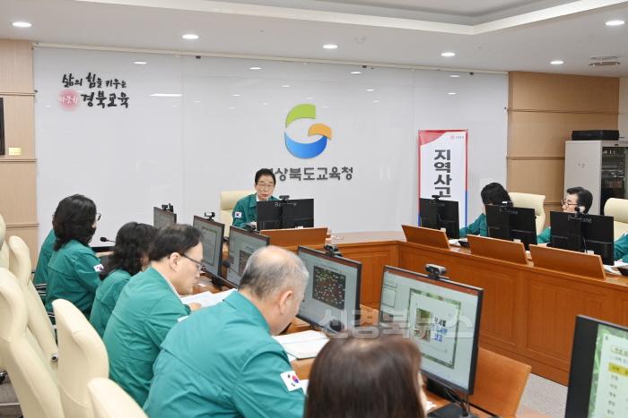 [크기변환]1.경북교육청, 산불 피해 지역 신속 복구 종합 대책 발표(3월 31일부터 4월 13일까지. 2주간 ‘산불 피해 지역 신속 복구 기간’ 운영)(종합대책을 발표하고 있는 임종식 교육감)_02.jpg