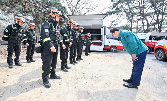 [크기변환][붙임]_홍준표_대구광역시장_달성군_함박산_산불현장_방문_3.jpg