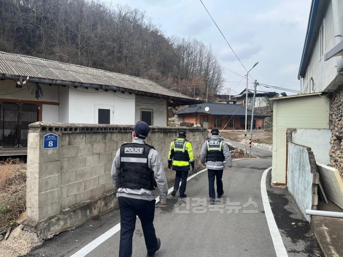 [크기변환](경북경찰)산불 피해지 범죄예방활동 (2).jpg