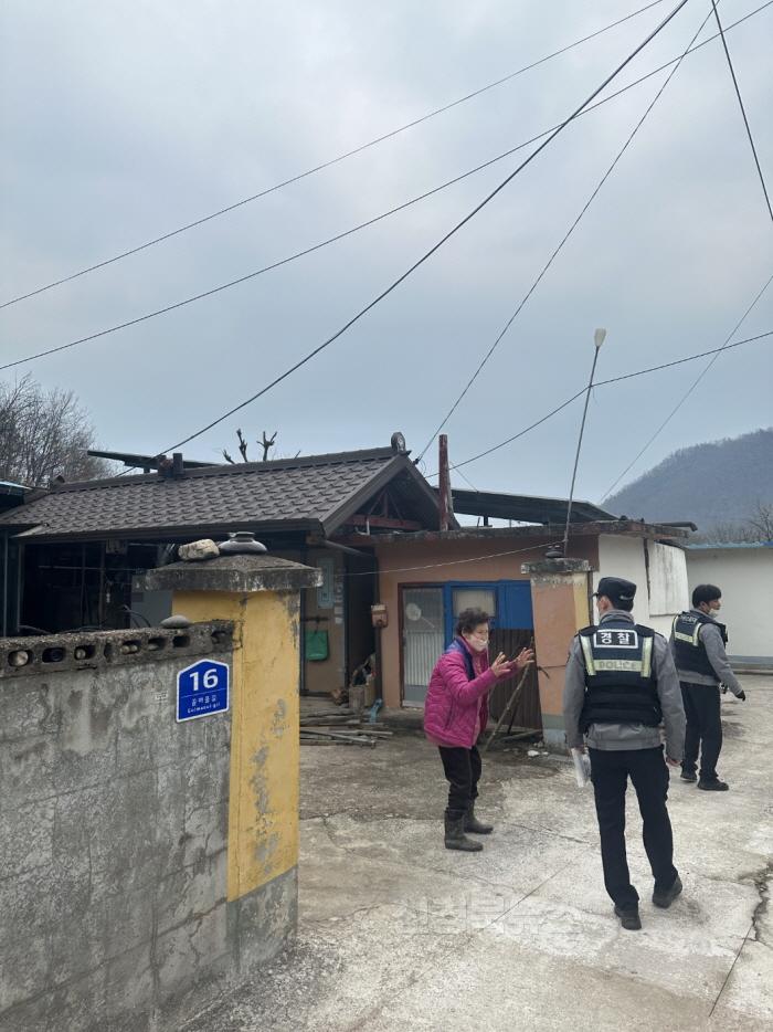 [크기변환](경북경찰)산불 피해지 범죄예방활동 (1).jpg