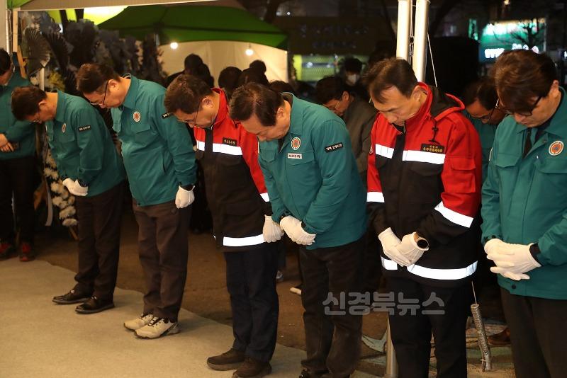 0328 권기창 안동시장, 시민분향소 찾아 합동 분향 (1).jpg
