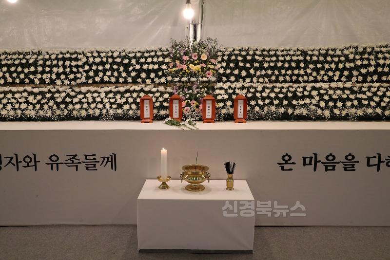 0328 권기창 안동시장, 시민분향소 찾아 합동 분향 (3).jpg