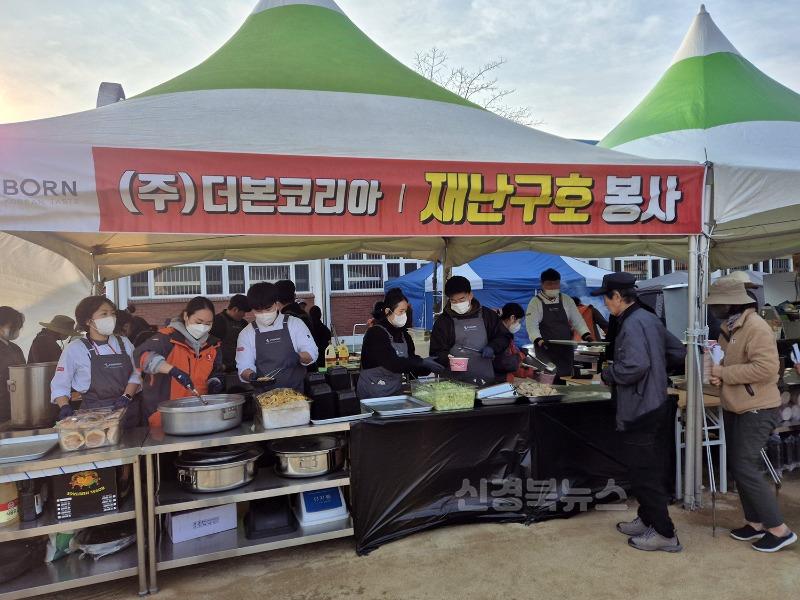 0328 백종원의 ㈜더본코리아, 안동 산불 피해지역에 무료 급식 시설 지원 (3).jpg