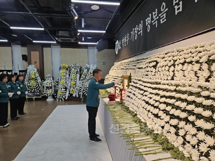 [크기변환](예천군)예천군의회 의성 합동분향소 방문 (1).jpg