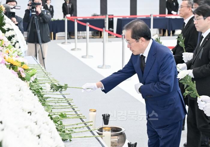 [크기변환][붙임]_20250331_영남권_산불피해_희생자_합동분향소_조문(안병근올림픽기념유도관)_3.jpg
