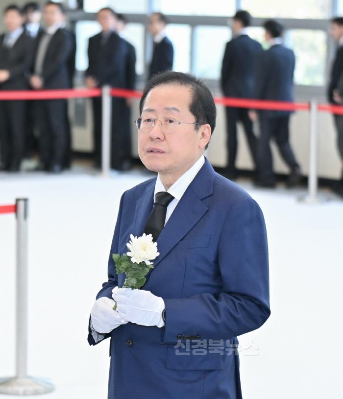[크기변환][붙임]_20250331_영남권_산불피해_희생자_합동분향소_조문(안병근올림픽기념유도관)_5.jpg