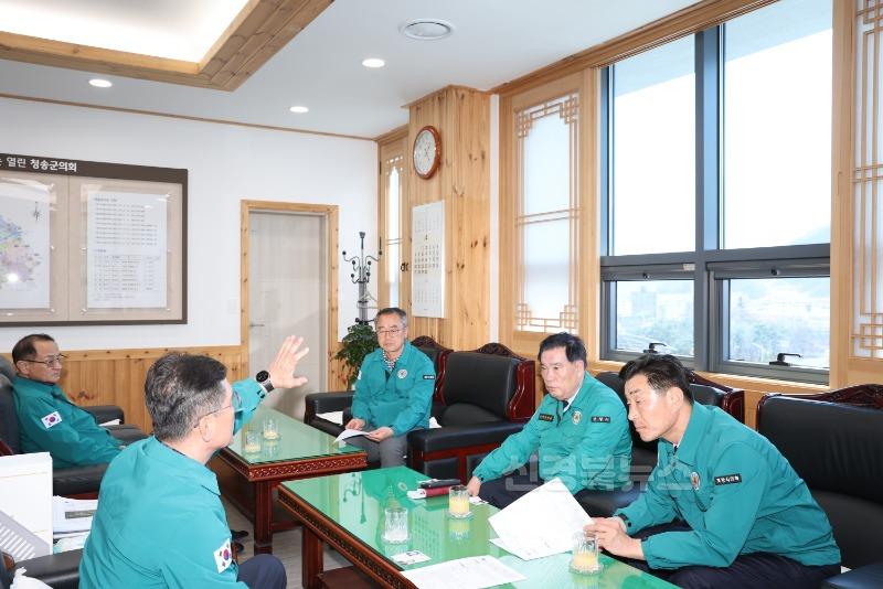 0402_포항시의회, 산불 피해지역 구호물품 전달 1.jpg